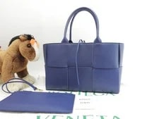 Bottega Veneta — Bottega Veneta Small Arco B10245652B — Handbag — resale