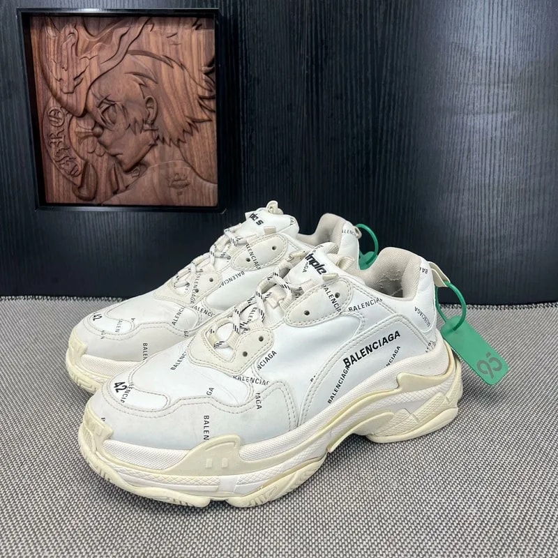 Balenciaga — Balenciaga Casual — Sneaker — resale