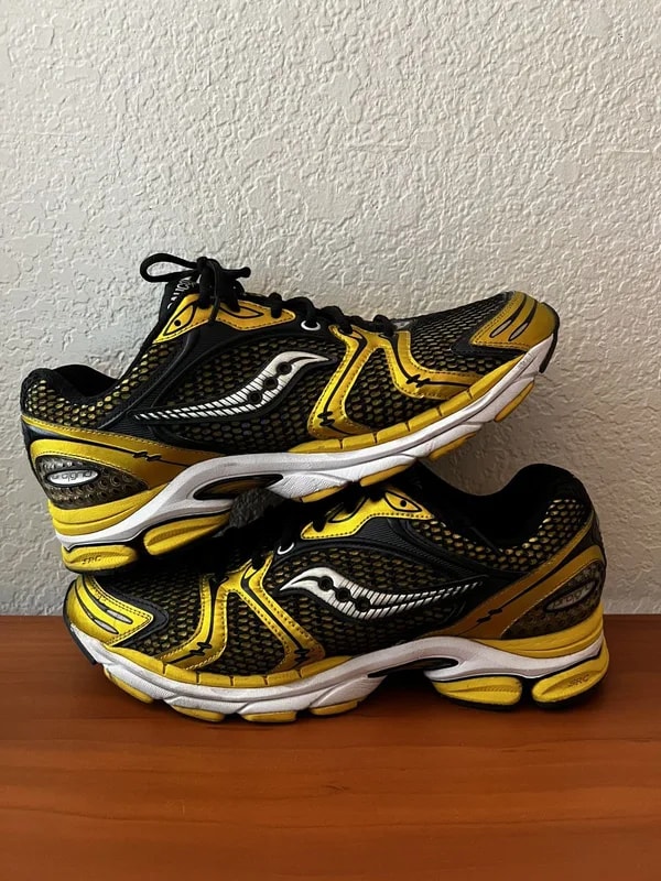 Saucony — Saucony ProGrid Triumph 4 Shoes 11.5 *Flaws* — Sneaker — resale