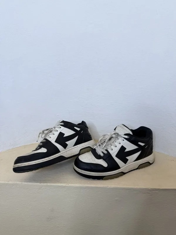 Off-White — Off-White Runner Low — Sneaker — resale