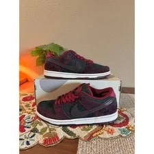 Nike SB — Size 8 - Nike SB Dunk Low Riot Skateshop Dark Beetroot FZ1289 200 — Sneaker — resale
