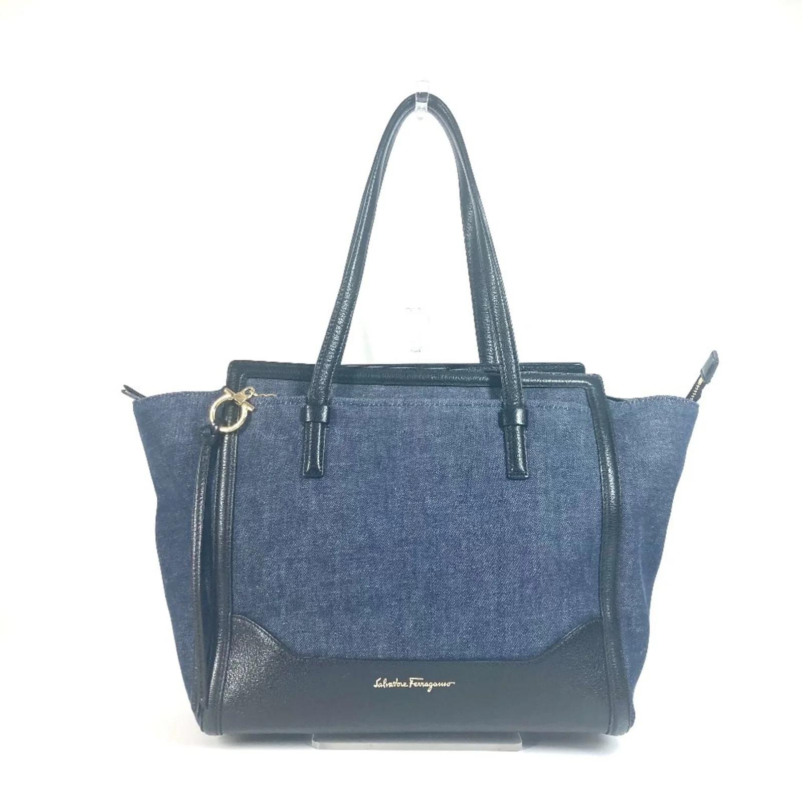 Salvatore Ferragamo — Salvatore Ferragamo Handbag — Handbag — resale
