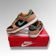 Nike — Nike Dunk Low — Sneaker — resale