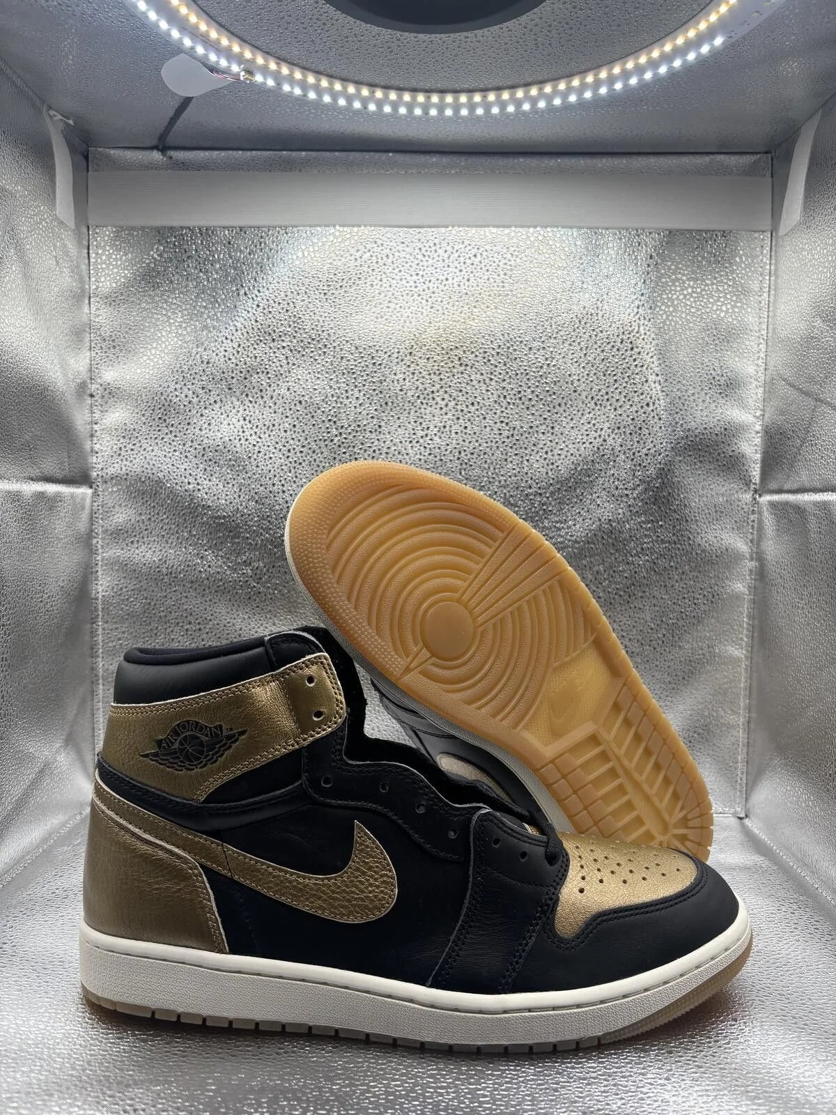 Air Jordan — Air Jordan 1 High OG Metallic — Sneaker — resale