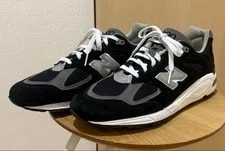 New Balance — 9.5US New Balance 990 V2 — Sneaker — resale