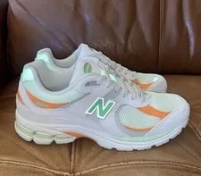 New Balance — New Balance 2002R Apple — Sneaker — resale