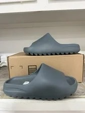 Yeezy β Yeezy Slide (Size 9 ) β Sneaker β resale