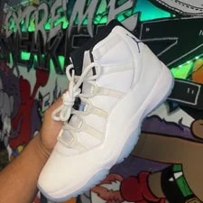 Jordan — Size 10 - Air Jordan 11 Retro 2024 Legend / Columbia — Sneaker — resale