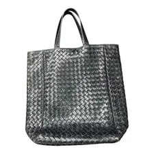 Bottega Veneta — Bottega Veneta Classic Design — Handbag — resale