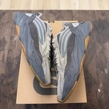 Adidas — Adidas Yeezy Boost 700 V2 Tephra — Sneaker — resale