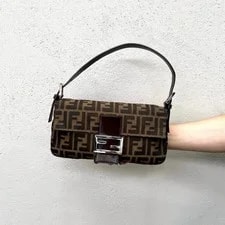 Fendi — Auth Fendi Mamma Baguette PM & — Handbag — resale