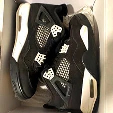 Jordan — Jordan Air 4 / Mid Top Lace-Up Basketball — Sneaker — resale