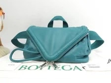 Bottega Veneta — Bottega Veneta Body Medium Beak Mallard Waist P01568044T — Handbag — resale