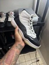 Jordan — Jordan 11 Gratitude — Sneaker — resale