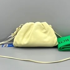 Bottega Veneta — Bottega Veneta Authentic Crossbody 21*12*4cm — Handbag — resale