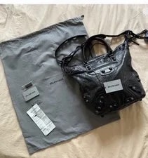Balenciaga — Balenciaga Demna 2025 le Cagole Medium $2700 Hardwar — Handbag — resale