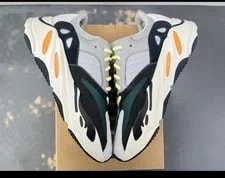 Yeezy — Yeezy Boost 700 sz8.5 — Sneaker — resale