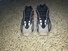 Adidas — Size 8 - Adidas Yeezy 700 V3 Fade — Sneaker — resale