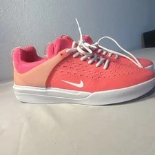 Nike SB — Nike SB Nyjah ’s Low Top Lace-Up Skate / Solid Logo — Sneaker — resale