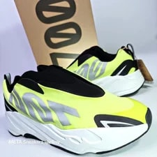 Adidas — Adidas US 14.5 Phosphor Yeezy 700 Mnvn — Sneaker — resale