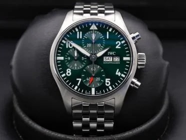 IWC — IWC Pilot's Chronograph 41 "2022" - IW388104 - Green - Stainless Steel - 41mm — Watch — resale