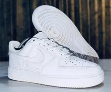 Nike — Size 8 - Nike Air Force 1 Low '07 — Sneaker — resale