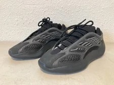 Adidas — Adidas Yeezy 700 V3 Dark Glow — Sneaker — resale