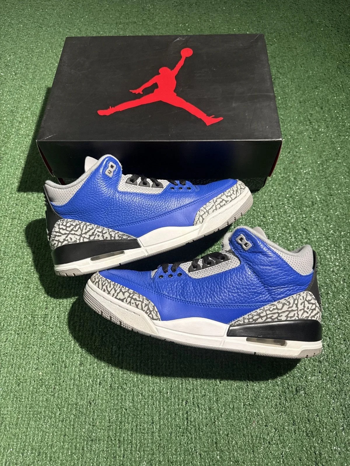 Jordan — Jordan 3 Varsity — Sneaker — resale