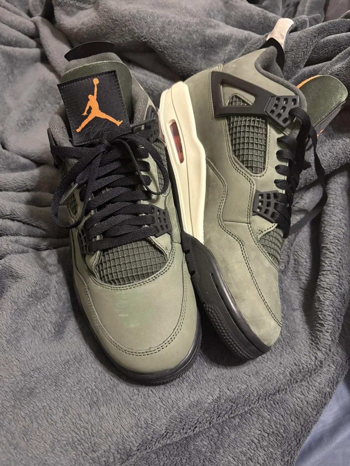 Jordan — Jordan 4 Undefeated — Sneaker — resale