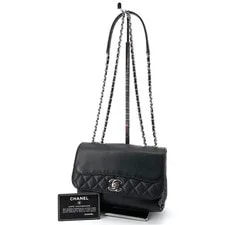 Chanel — Chanel Lamb Logo Season Flap 155773812 — Handbag — resale