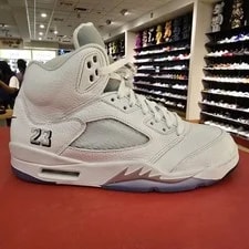 Air Jordan — Size 10 - Air Jordan 5 Retro 2026 — Sneaker — resale