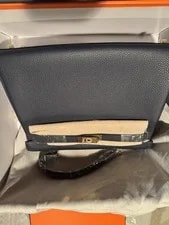 Hermès — Hermès Pebbled Kelly Top Handle Turn Lock W — Handbag — resale