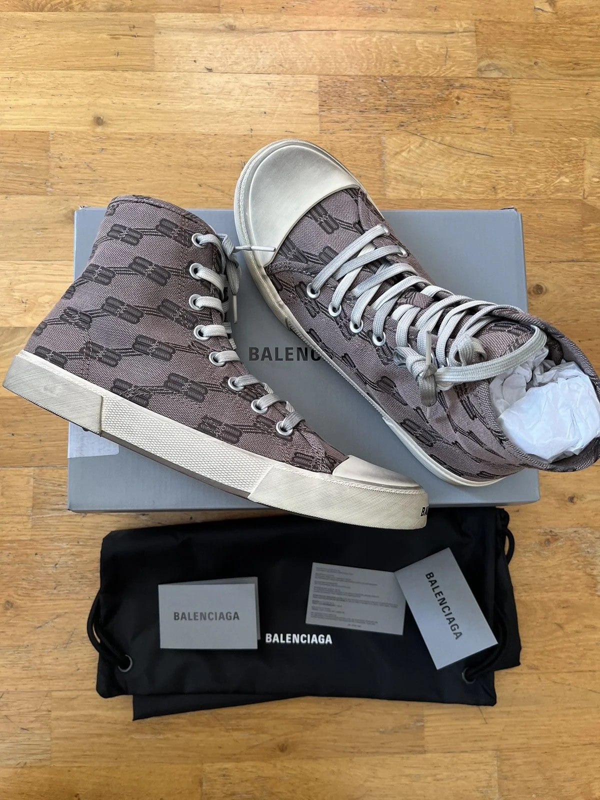 Balenciaga — Balenciaga Paris Hi Top — Sneaker — resale
