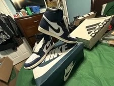 Air Jordan — Air Jordan 1 Retro High OG DZ5485-401 — Sneaker — resale