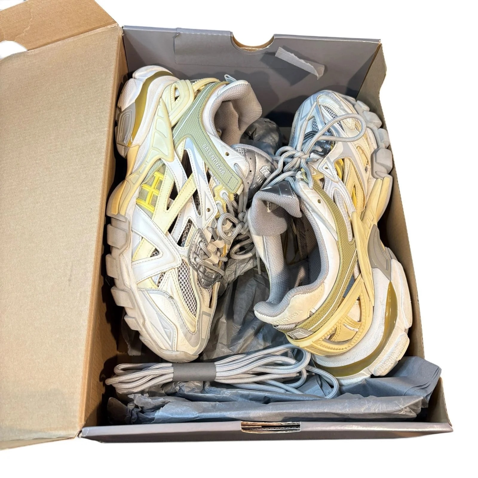 Balenciaga — Balenciaga Track 2.0 — Sneaker — resale