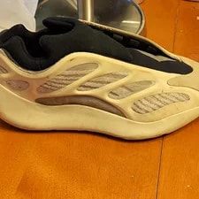 Yeezy — Yeezy 700 V3 ’s Slip-On Low Top / Breathable — Sneaker — resale