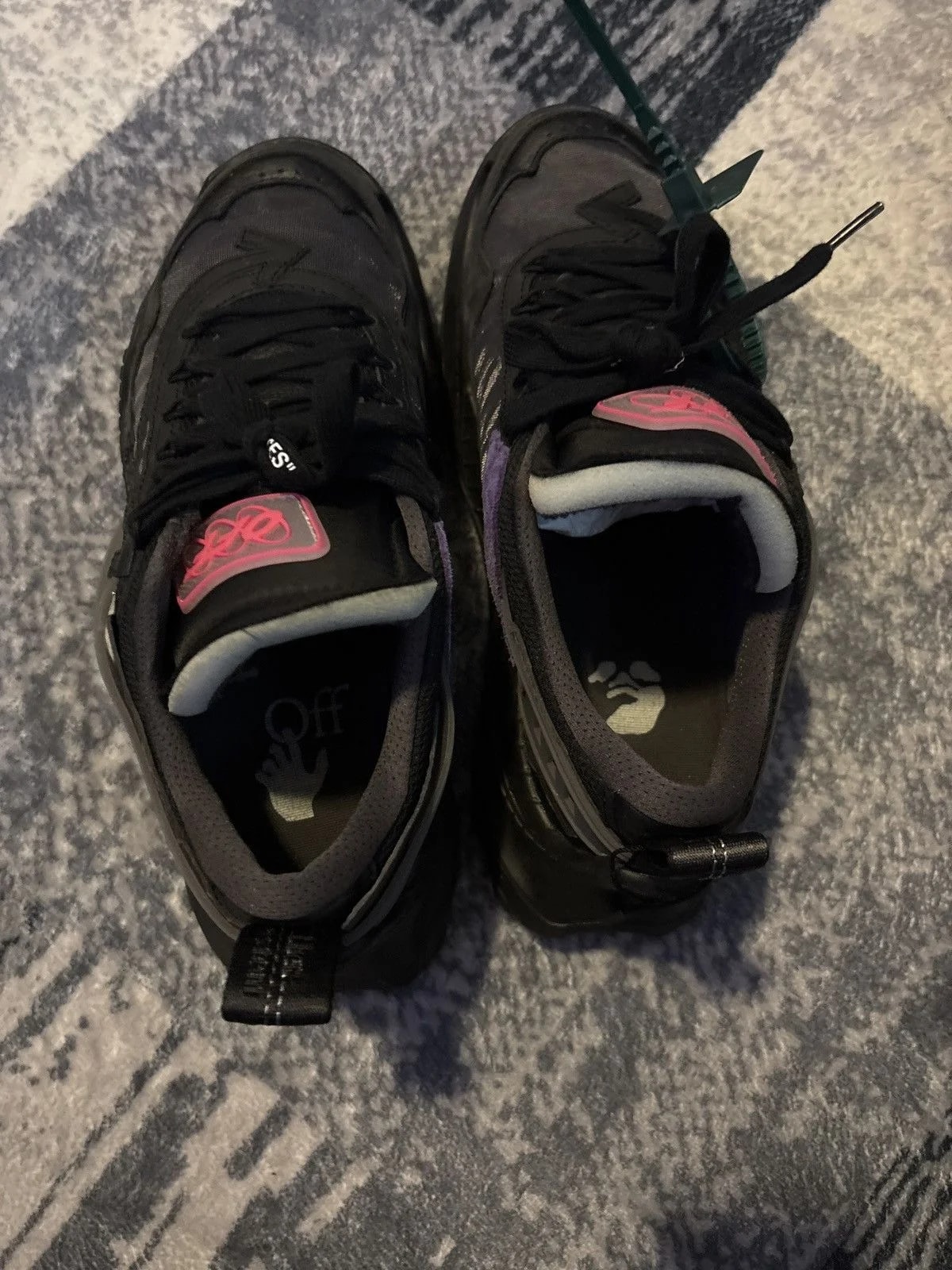 Off-White — Off-white Odsy-1000 Fucshia — Sneaker — resale