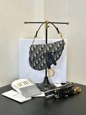 Dior — Dior Saddle Small Crossbody Bags — Handbag — resale