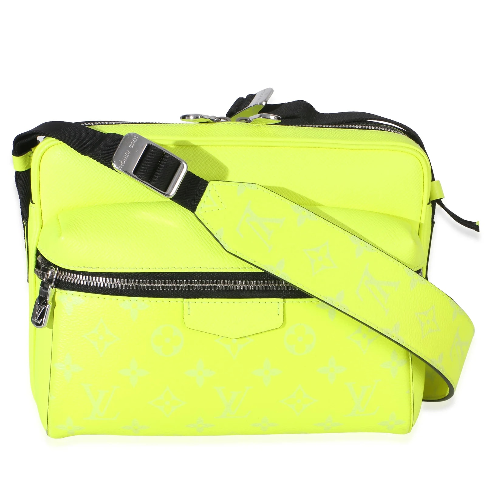 Louis Vuitton — Louis Vuitton Taigarama Outdoor Messenger — Handbag — resale