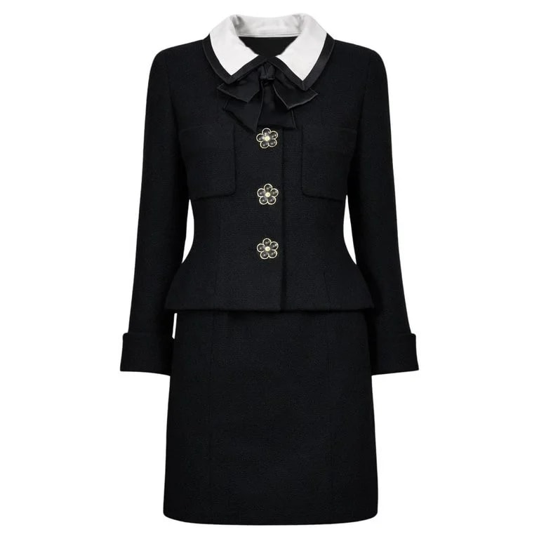 Chanel — Chanel 1990 Rares Suit With CC Giant Camellia Button 34 FR — Designer Shoe — resale