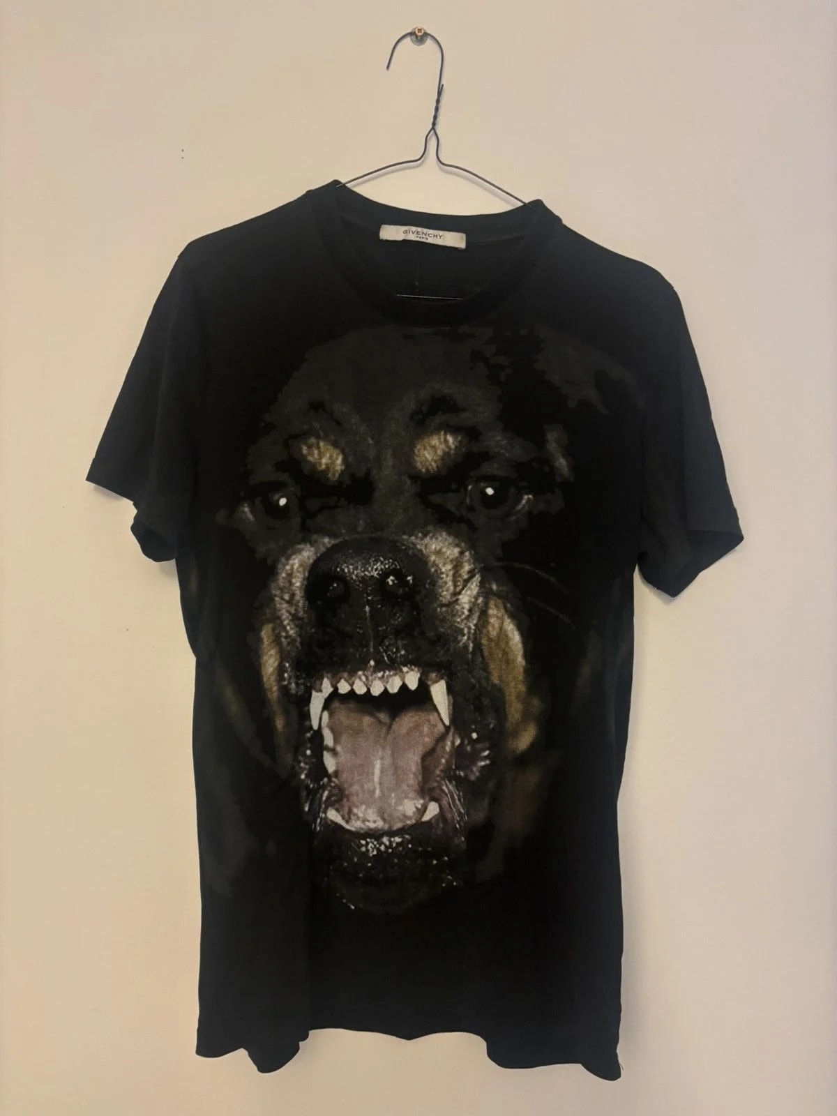 Givenchy — Givenchy Rottweiler T-shirt — streetwear — resale
