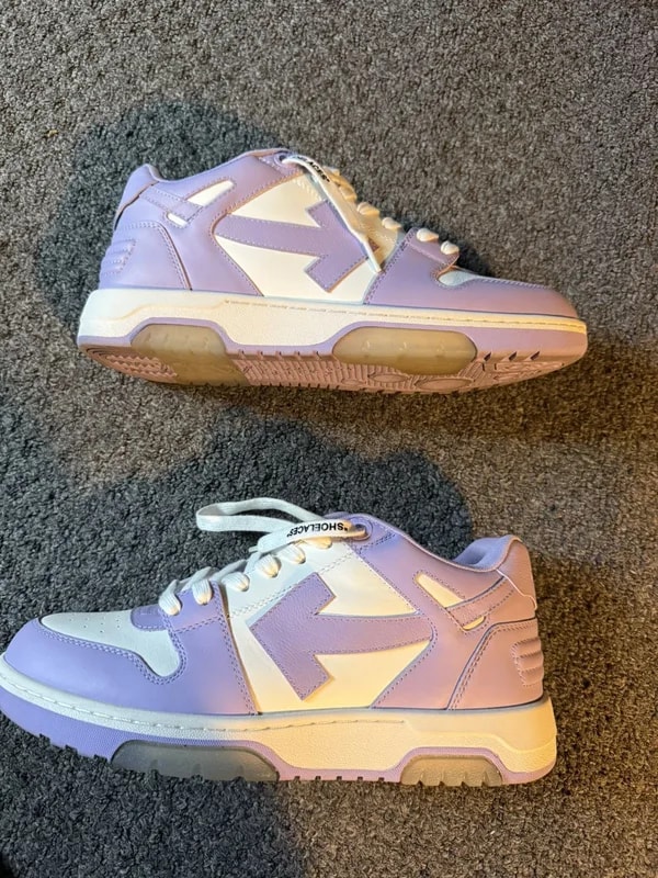 Off-White — Off-White OOO — Sneaker — resale