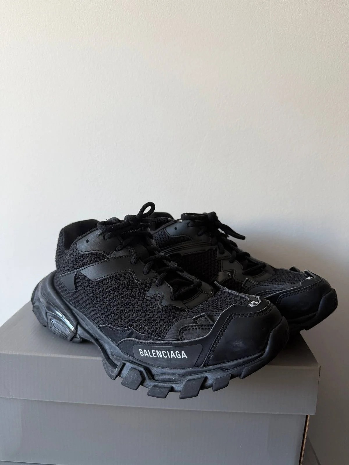 Balenciaga — Balenciaga Track 3 — Sneaker — resale