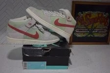Nike SB — Nike SB Dunk Mid Widow — Sneaker — resale