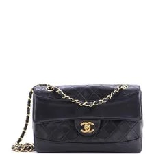 Chanel — Chanel CC Chain Flap Quilted Medium — Handbag — resale