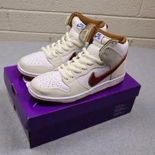 Nike SB — Nike SB Dunk High Phillies Blunt Shoe 9 Bright — Sneaker — resale