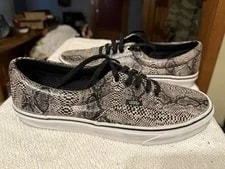 Vans — Vans Low Top — Sneaker — resale