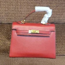 Hermès — Hermès Pebbled Kelly Top Handle Turn Lock Detachable Strap — Handbag — resale