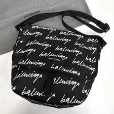 Balenciaga — Balenciaga Explorer Messenger M — Handbag — resale