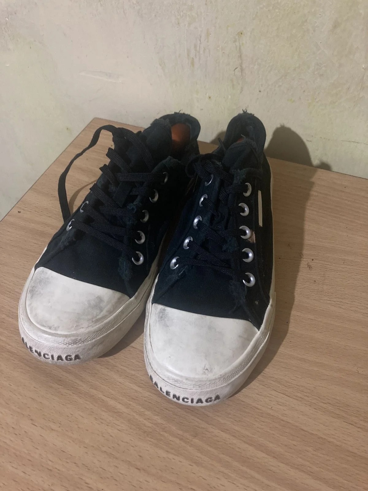 Balenciaga — Balenciaga Paris Distressed Low Top — Sneaker — resale